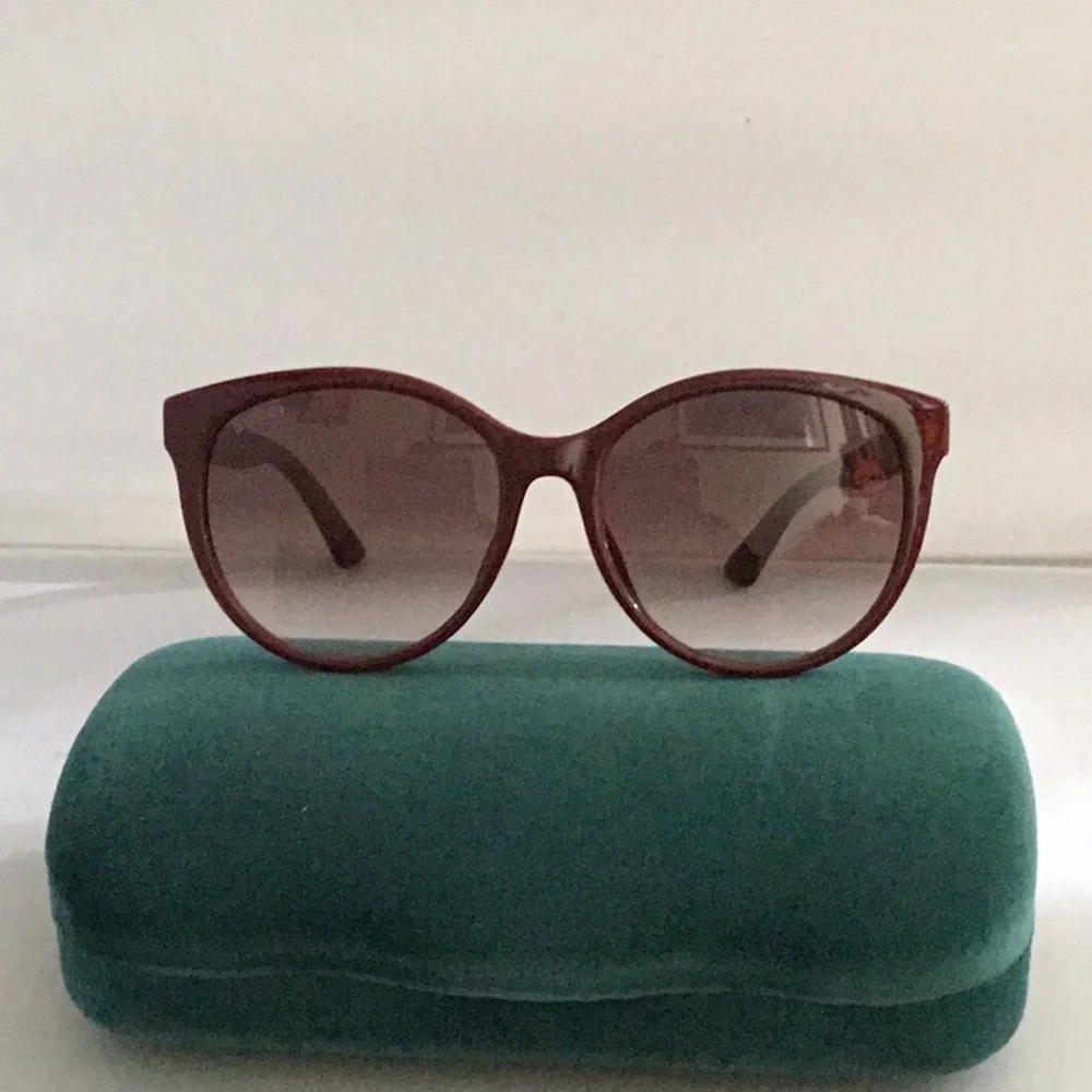 GUCCI SUNGLASSES FOR LADIES. - Picture 7 of 11